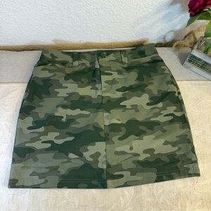 Eddie Bauer Women's Adventurer 2.0 Skort Green Camouflage Size 4